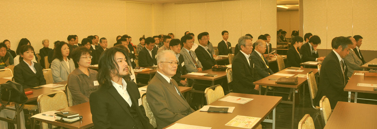 朝を活かす企業が勝つ！Morning Seminar 社員の育て方とは？経営の悩み解決するツールの紹介！参加無料！ 毎週火曜日朝6:00開催！！ 会場：ホテル原田 毎月30冊進呈！発行部数175万部 社員も読みたい本　職場の教養